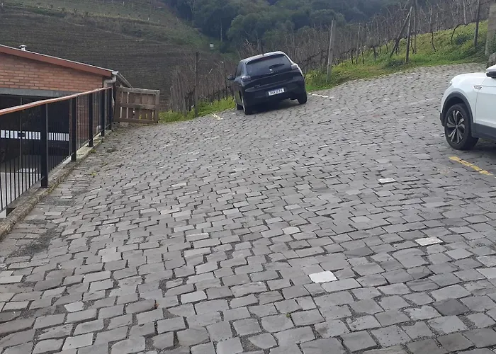 Vinícola e Pousada Peculiare